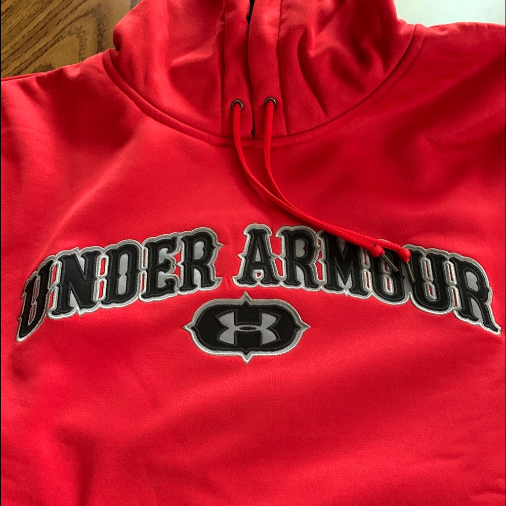 UNDER ARMOUR SWEATSHIRT